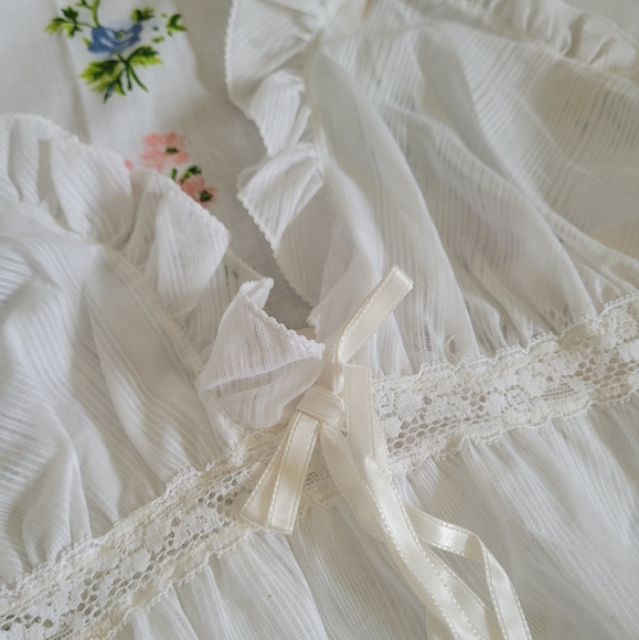 Vintage floor length nightgown - Picture 5 of 12